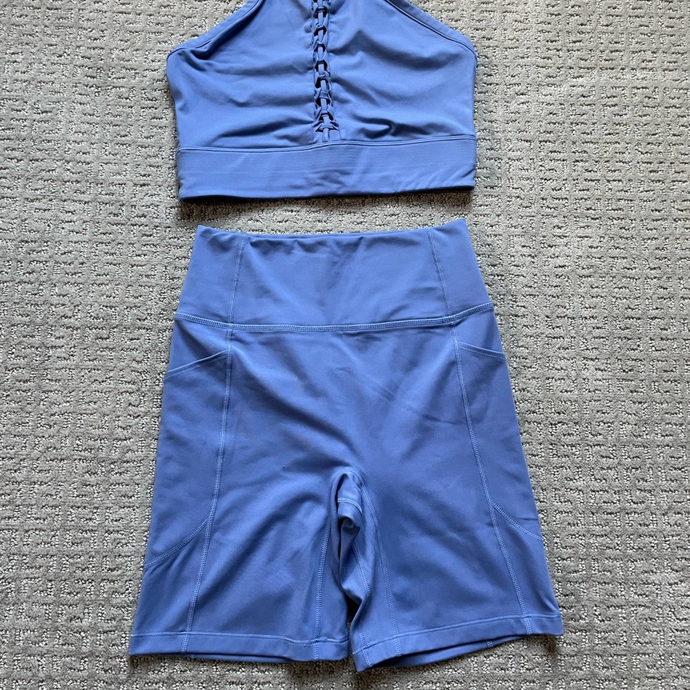 Le Ore 7in Biker Shorts/Sport Bra Set